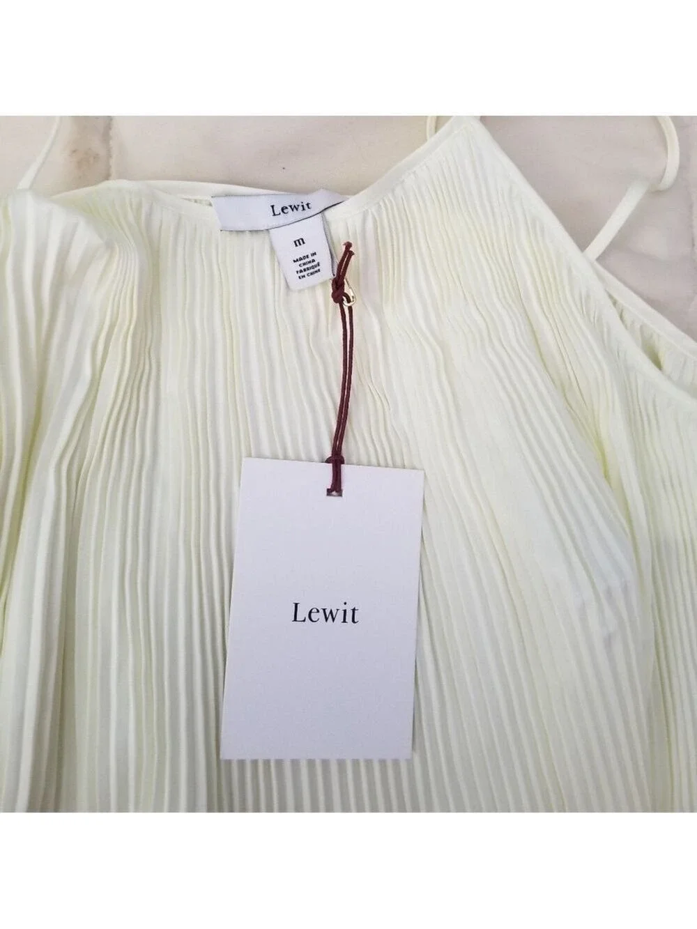 Lewit pleated swing